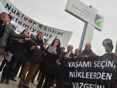 NKP’DEN FUKUŞİMA’NIN YILDÖNÜMÜNDE ENERJİ BAKANLIĞI ÖNÜNDE EYLEM