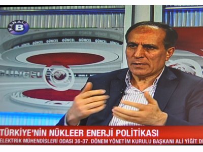 Rus pornosi: qiz dostlari bir-birlariga lavman berishadi va keyin bir-birlarini eshakda sikadilar Rus ayol erini eshakdan sikdi.