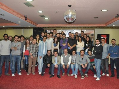 Gozal eshaklar porno hd Qiyinchilik bilan ozining dikini qattiq anusga kiritadi