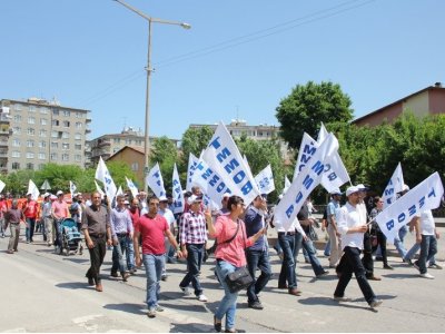 1 MAYIS`TA ALANDAYDIK.