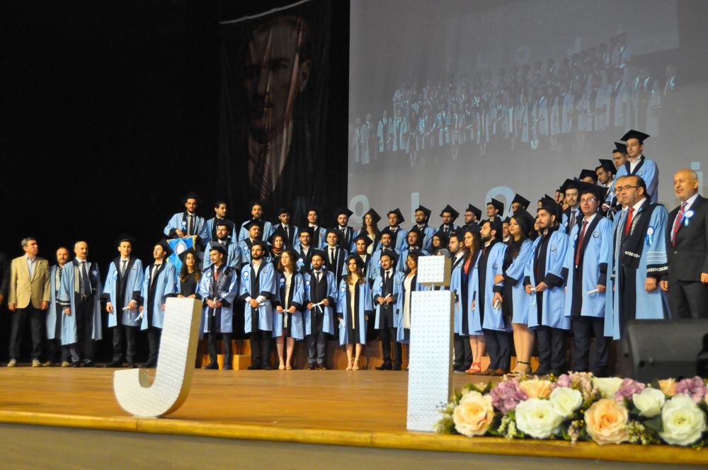 EMO - GAZİ ÜNİVERSİTESİ TEKNOLOJİ FAKÜLTESİ MEZUNİYET TÖRENİ GERÇEKLEŞTİ