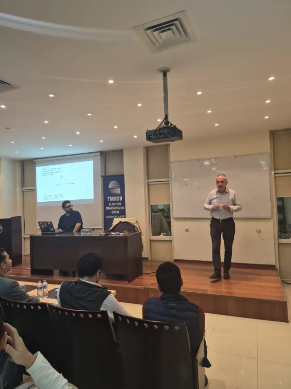 “ELEKTRİĞİN GEOMETRİ İLE İMTİHANI” EĞİTİMİ GAZİANTEP ÜNİVERSİTESİ ÖĞRENCİLERİYLE GERÇEKLEŞTİRİLDİ.