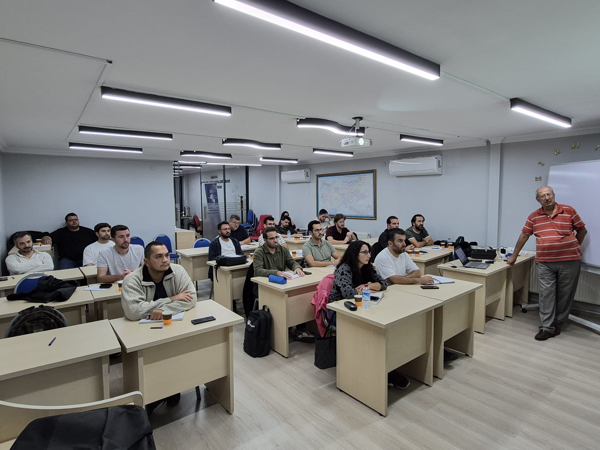 ELEKTRİK TESİSLERİNDE TOPRAKLAMALAR EĞİTİMİ DÜZENLENDİ