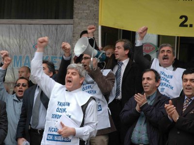 TRT ÇALIŞANLARI EYLEMDE