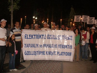 ÖZELLEŞTİRME KARŞITI PLATFORM'DAN MEŞALELİ BASIN AÇIKLAMASI