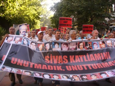 SİVAS KATLİAMI KINANDI!