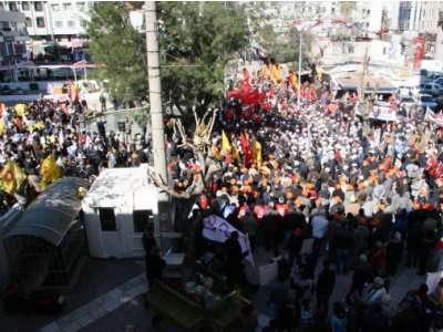 TEKEL İŞÇİLERİNİN DİRENİŞİNE DESTEK