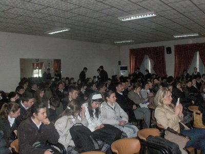 BURSA CUMHURİYET LİSESİNDE MESLEK TANITIM SEMİNERLERİ DÜZENLENDİ