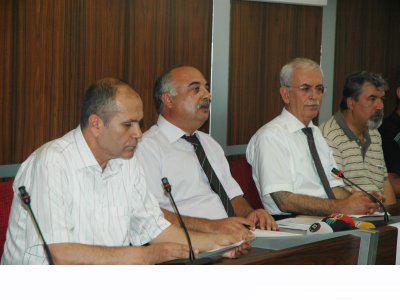 EMO'DAN BASKILARA KARŞI DİK DURUŞ