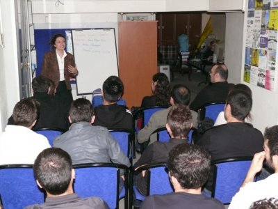 EMO GENÇ ÜYELERİMİZE YÖNELİK ELEKTRİK TESİSLERİ VE HASTANE OTOMASYONU SÖYLEŞİSİ YAPILDI