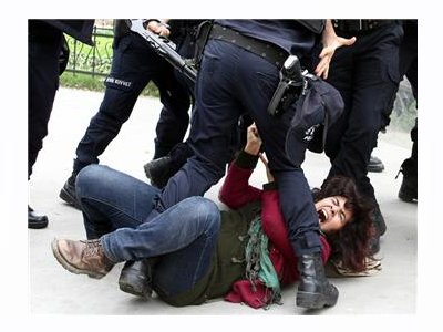 DEMOKRASİ GÖRÜNTÜSÜNDE FAŞİZM