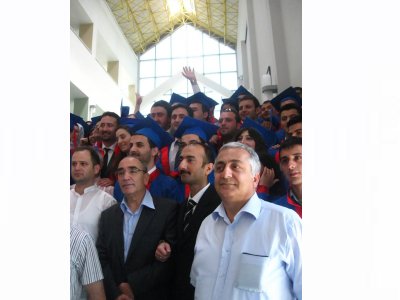 KIRIKKALE ÜNİVERSİTESİ MÜHENDİSLİK FAKÜLTESİ ELEKTRİK-ELEKTRONİK MÜHENDİSLİĞİ BÖLÜMÜ’NDE MEZUNİYET SEVİNCİ