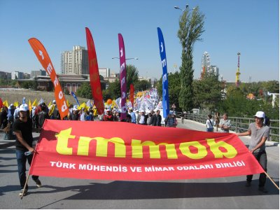 “EŞİT, ÖZGÜR, DEMOKRATİK TÜRKİYE” İÇİN SIHHİYE MEYDANI`NDA ONBİNLER BULUŞTU