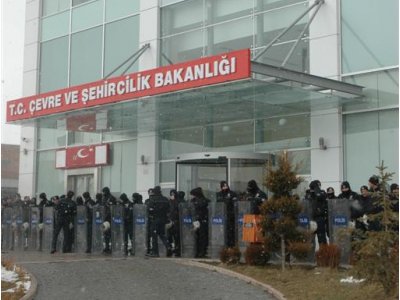 EMODAN ÇEVRE VE ŞEHİRCİLİK BAKANLIĞINA SİYAH ÇELENK:
FEN ADAMLARINA MÜHENDİS YETKİSİ VERİLEMEZ