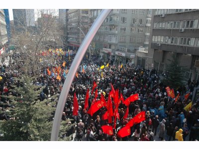`AKP DEMOKRASİSİ` ŞEHRE İNDİ