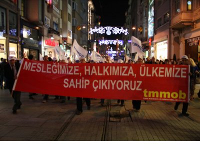 TMMOB DAYANIŞMA GÜNÜ KUTLANDI
MESLEĞİMİZE, HALKIMIZA, ÜLKEMİZE SAHİP ÇIKIYORUZ