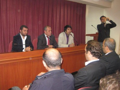 YANLIŞLARA KARŞI SESLERİNİ ÇIKARANLARA KARŞI ALDIĞINIZ BU SÜRGÜN KARARLARINIZI PROTESTO EDİYORUZ.