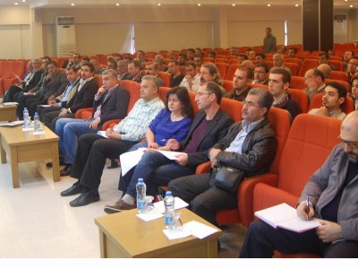 MERSİN EMO VE MTSO İŞBİRLİĞİ İLE LİSANSSIZ ELEKTRİK ÜRETİMDEKİ YASAL MEVZUAT İLE GÜNEŞ ENERJİSİ PROJE HAZIRLANMASI VE KURULUM STANDARTLARI KONULU EĞİTİM SEMİNERİ DÜZENLENDİ