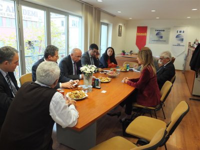 AYLİN NAZLIAKADAN EMOYA ZİYARET