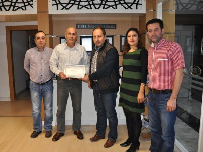 ÜYEMİZ DERYA AKSU`YA MESLEKTE 25 YIL BELGESİ