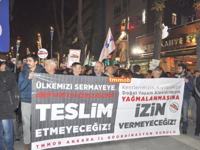 TMMOB YASASINA KARŞI MEŞALELİ YÜRÜYÜŞ DÜZENLENDİ