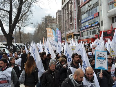 TMMOB TORBA YASAYA KARŞI OLAĞANÜSTÜ KONGRESİNİ TOPLAYIP KIZILAYA YÜRÜDÜ