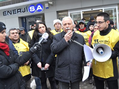 ELEKTRİKTE KAYIP KAÇAK BEDELLERİNİ GERİ ALMAK İÇİN BAŞKENT ELEKTRİK DAĞITIM ÖNÜNDE DİLEKÇELİ EYLEM DÜZENLENDİ