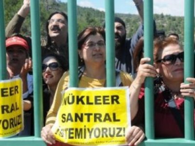 GERÇEKLERİ HALKTAN GİZLEYENLERE OY VERMEYİN!
