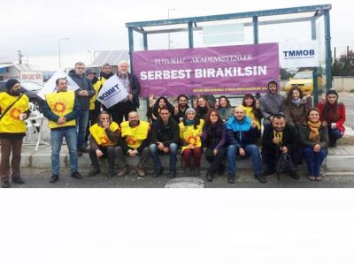 TUTUKLU AKADEMİSYENLER İÇİN SİLİVRİ CEZAEVİ ÖNÜNDE DE ÖZGÜRLÜK NÖBETİ TUTULDU