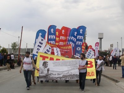 ÖZGÜRLÜK, BARIŞ VE DEMOKRASİ İÇİN YAŞASIN 1 MAYIS!