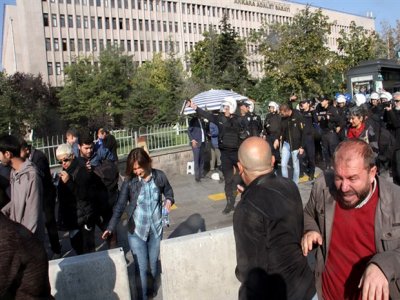 10 EKİM ANMASINA YÖNELİK SALDIRIYI KINIYORUZ
