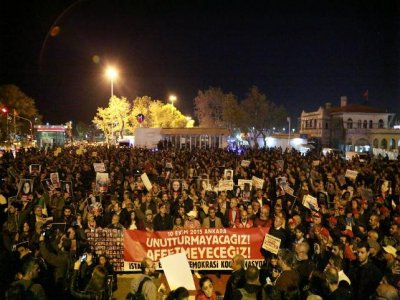 10 EKİM ANKARA KATLİAMI`NDA YİTİRİLENLER KADIKÖY`DE ANILDI!