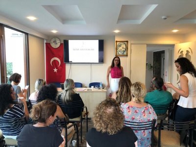 MEME KANSERİ FARKINDALIK VE BİLİNÇLENDİRME ETKİNLİĞİ DÜZENLENDİ