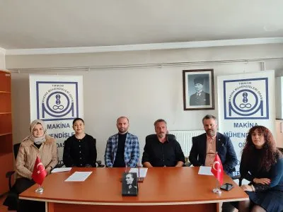 TÜRK MÜHENDİS VE MİMAR ODALARI BİRLİĞİ (TMMOB) DÜZCE İL TEMSİLCİLERİ, 17 AĞUSTOS 1999 BÜYÜK MARMARA DEPREMİNİN 25. YILDÖNÜMÜNDE ORTAK BASIN AÇIKLAMASINDA BULUNDULAR.