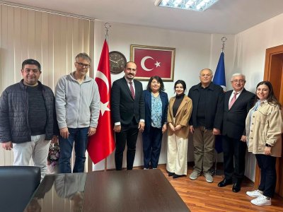 EMO MERSİN ŞUBE BAŞKANIMIZ PROF. DR. ALKAN ALKAYA, YÖNETİM KURULU ÜYELERİMİZ VE ŞUBE DENETÇİLERİMİZ MERSİN ÜNİVERSİTESİ MÜHENDİSLİK FAKÜLTESİ DEKANI SN. PROF. DR. AYLA ÖZER HOCAMIZI MAKAMINDA ZİYARET ETTİ.