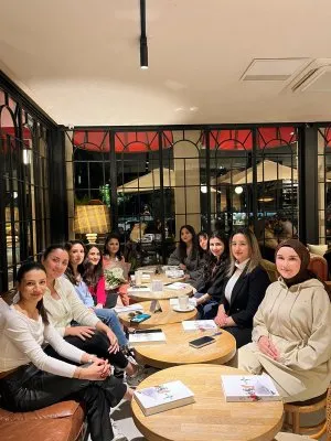 8 MART DÜNYA KADINLAR GÜNÜ VESİLESİ İLE TECRÜBELİ MESLEKTAŞIMIZ VE YAKIN ZAMANDA MESLEĞE BAŞLAMIŞ ÜYELERİMİZLE BİRARAYA GELDİK.
