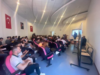 OMÜ ELEKTRİK-ELEKTRONİK MÜHENDİSLİĞİ BÖLÜMÜ GENÇ MESLEKTAŞ ADAYLARIMIZ İÇİN SEMİNER PROGRAMI DÜZENLENDİ